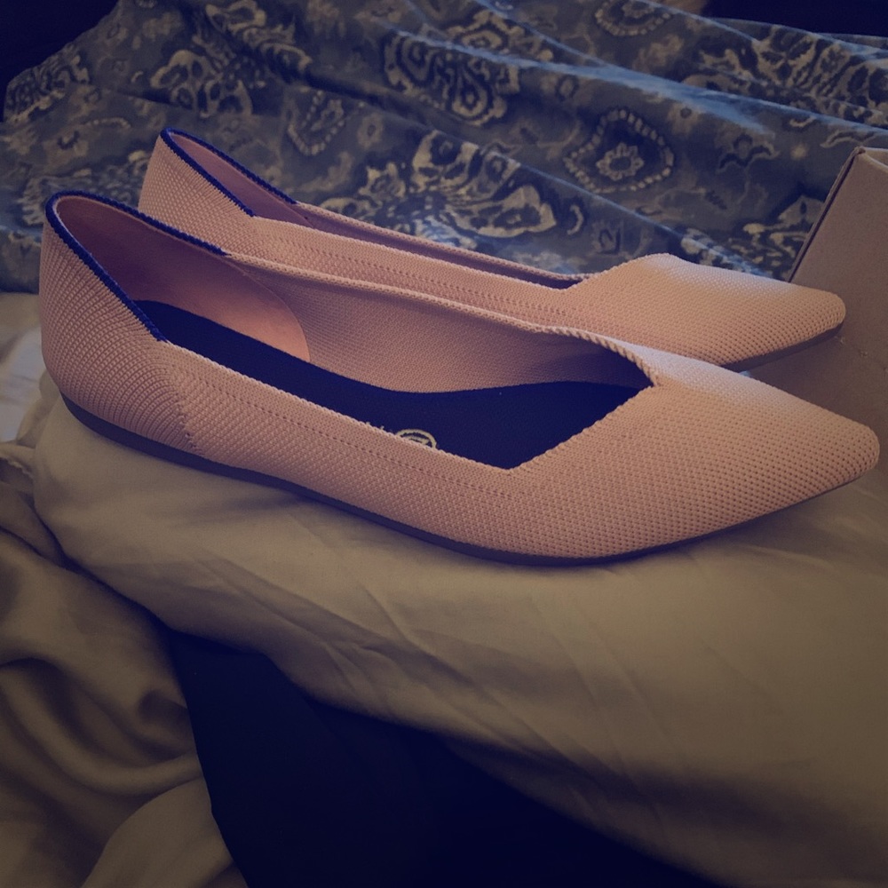 Petal pink solid Rothy’s